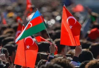 AKP-functionaris: Ankara en Baku kunnen problemen ‘binnen de familie’ oplossen