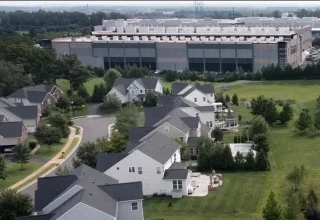 Amazon belooft 1 miljard dollar voor datacentersteden en hekelt ‘mythen’