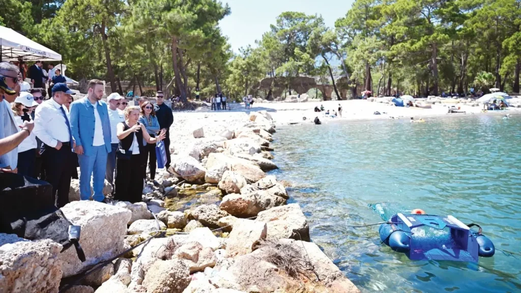 Antalya maakt onder water een 'röntgenfoto' om de schade aan de zee vast te stellen
