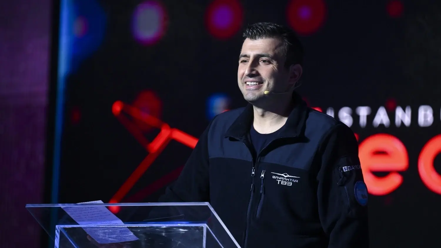 Bayraktar spoort jonge wetenschappers aan om vooruit te kijken