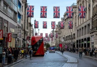 De Britse inflatie stijgt sterker dan verwacht als gevolg van de stijgende brandstofkosten