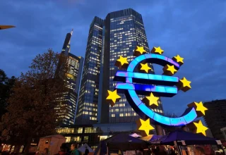 De banken in de eurozone scherpen de kredietverlening aan naarmate de vraag zwakker wordt