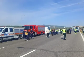 Elf doden en meer gewonden bij ongeluk met bus-sleepwagen in Manisa