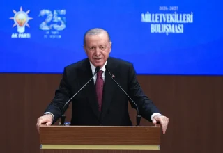 Erdoğan belooft resultaten te boeken voor İzmir als burgemeester zich bij de AKP aansluit