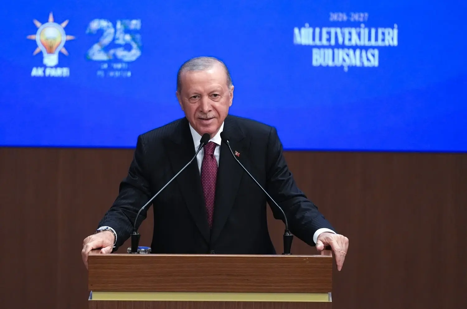 Erdoğan belooft resultaten te boeken voor İzmir als burgemeester zich bij de AKP aansluit