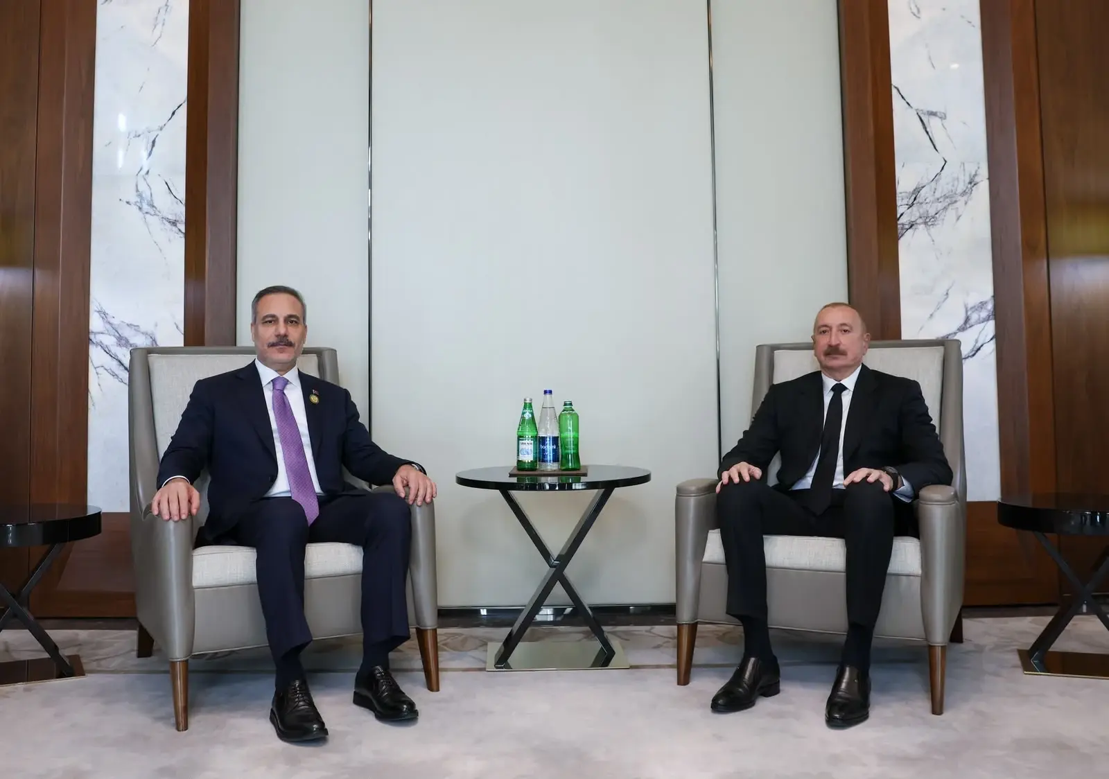 Fidan ontmoet Aliyev op de regionale top in Bakoe
