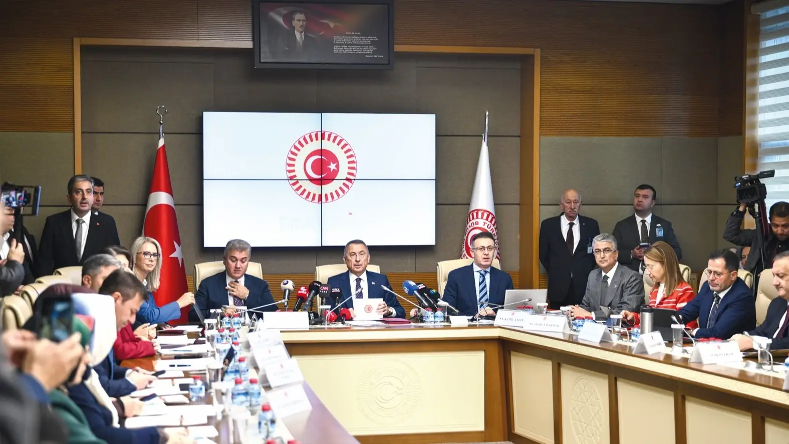 Het Turkse parlementaire panel keurt het Mekka-pact goed