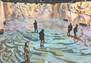 Het surrealistische universum van Salvador Dalí ontvouwt zich in Istanbul via digitale kunst