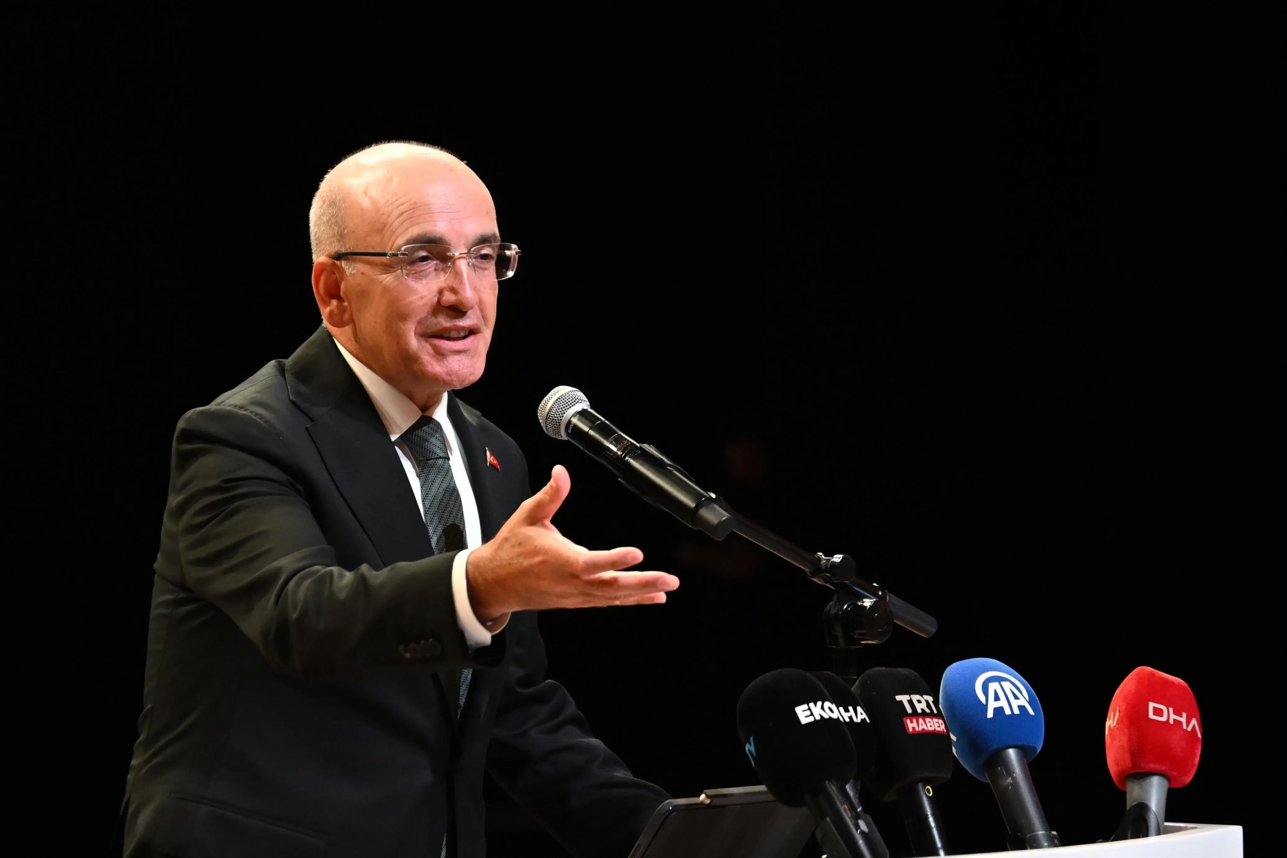 Het tekort op de lopende rekening moet beheersbaar blijven, zegt Şimşek