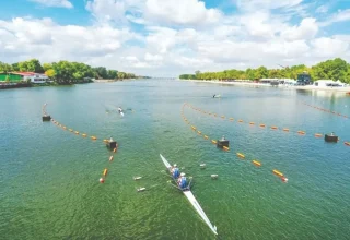 Jonge roeiers zetten een nieuwe koers uit op de rivier de Meriç