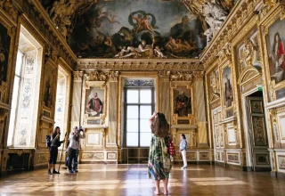 Louvre-baas waarschuwt voor sluitingsrisico zonder ingrijpende renovaties