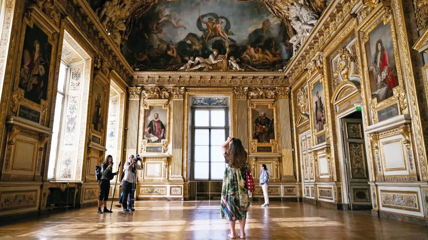Louvre-baas waarschuwt voor sluitingsrisico zonder ingrijpende renovaties