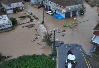 Stortregens overspoelen Sakarya terwijl de regio van Marmara kampt met ernstige overstromingen