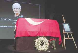 Türkiye neemt afscheid van baanbrekende filosoof İoanna Kuçuradi