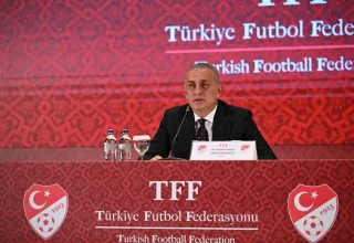 Voorzitter van de Turkse voetbalfederatie wijst schuld af in scheidsrechtersschandaal