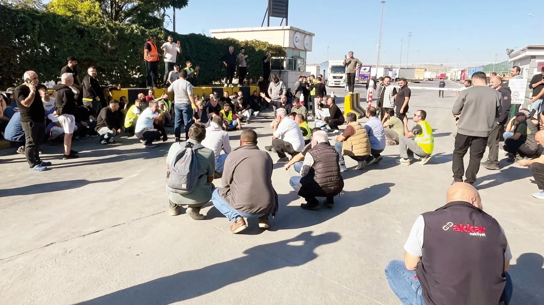 Vrachtwagenchauffeurs protesteren tegen visumvertragingen aan de grens tussen Turkije en Bulgarije