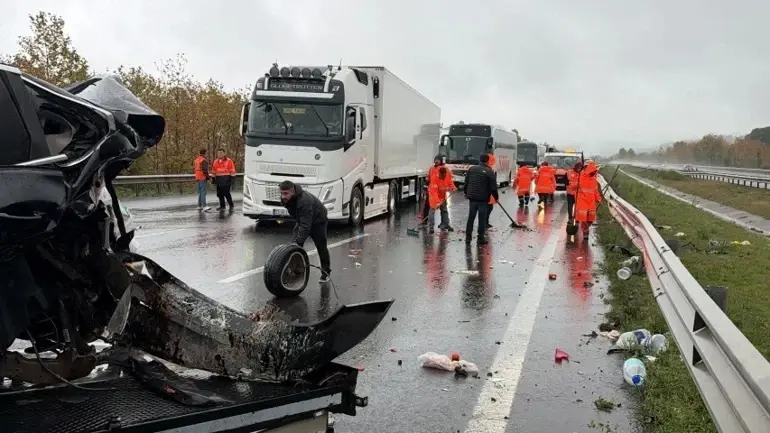Waarnemend burgemeester van Üsküdar komt om bij een verkeersongeval in Düzce